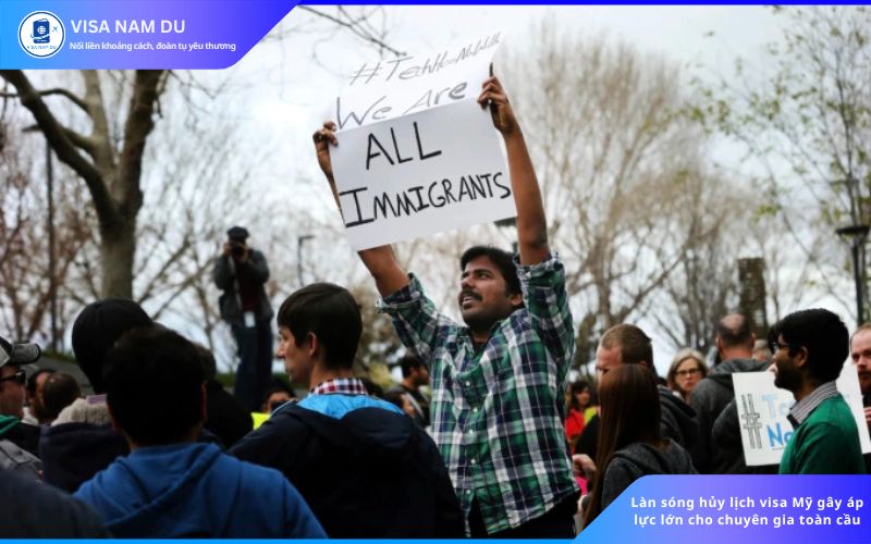 Làn sóng hủy lịch visa Mỹ khiến hàng nghìn chuyên gia nước ngoài rơi vào khủng hoảng